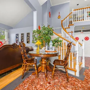 Charming Family 3*, Richmond Canada